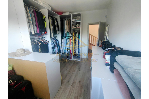 grodziski, Grodzisk Mazowiecki, Adamowizna, ELEGANCKI I ENERGOOSZCZĘDNY BLIŹNIAK W ADAMOWIŹNIE