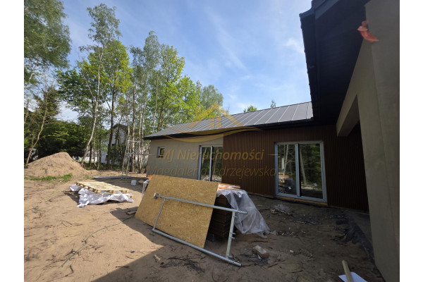 grodziski, Grodzisk Mazowiecki, Janinów, Reprezentacyjny parterowy dom w Janinowie